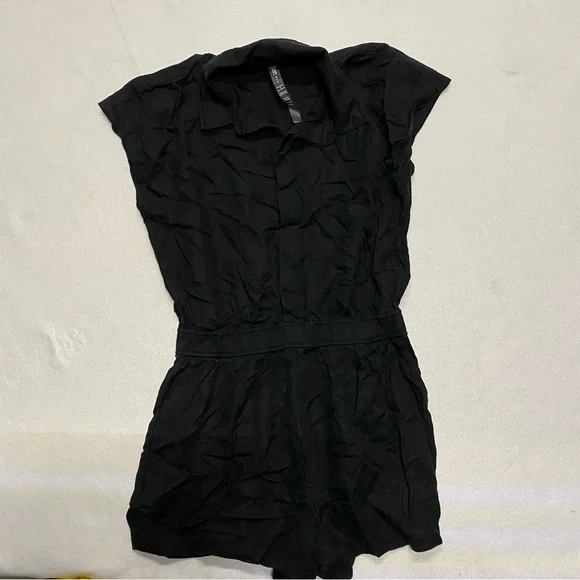 Vuori Trestles Twill Romper Black Small - Picture 2 of 7